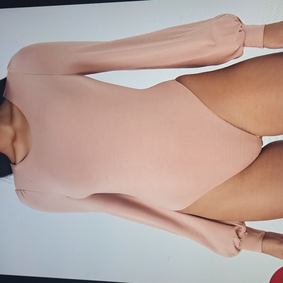 HALARA Tops - HALARA ROUND NECK BODYSUIT  M